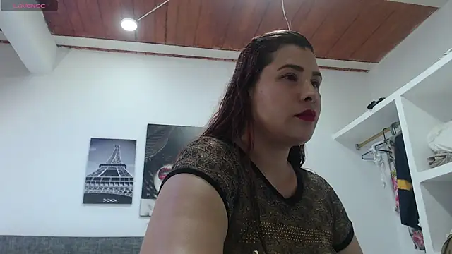 Snapshot of SweetSurrender69 chatting on 11-08-25, 03:29 SweetSurrender69 online show from 11-08-25, 03:29