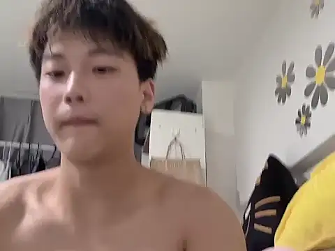 Snapshot of yangyang2006 chatting on 11-07-25, 01:00 yangyang2006 online show from 11-07-25, 01:00