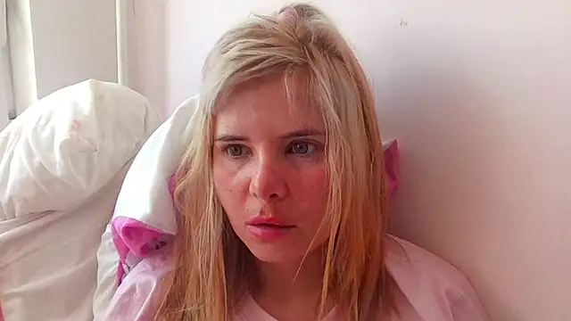 Snapshot of HornyElena chatting on 04-24-26, 10:28 HornyElena online show from 04-24-26, 10:28