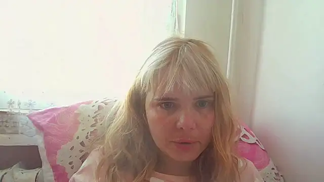 Snapshot of HornyElena chatting on 04-25-26, 02:36 HornyElena online show from 04-25-26, 02:36