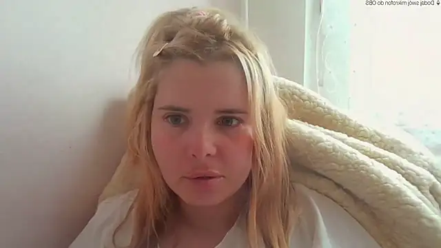 Snapshot of HornyElena chatting on 05-07-26, 10:31 HornyElena online show from 05-07-26, 10:31