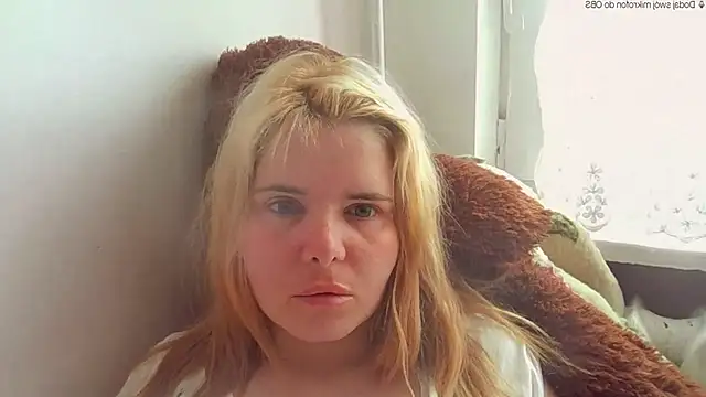Snapshot of HornyElena chatting on 05-13-26, 10:12 HornyElena online show from 05-13-26, 10:12