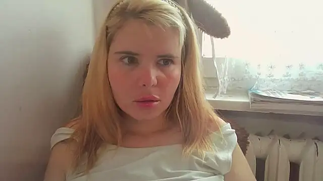 Snapshot of HornyElena chatting on 06-05-26, 03:29 HornyElena online show from 06-05-26, 03:29