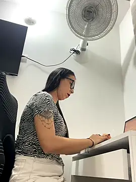 Vicky ro online show from 11-18-25, 02:17