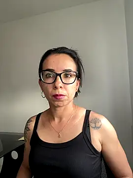 Vicky ro online show from 11-18-25, 09:41