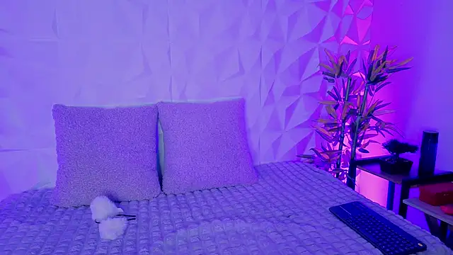  ViolletteNoir  online show from 11-13-25, 08:30