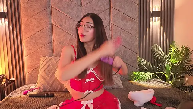  ViolletteNoir  online show from 12-18-25, 08:15