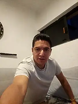 yayo 33 online show from 04-17-26, 01:08