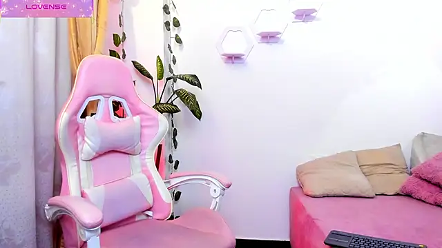 Snapshot of Isabella7__ chatting on 11-10-25, 01:10 Isabella7 online show from 11-10-25, 01:10