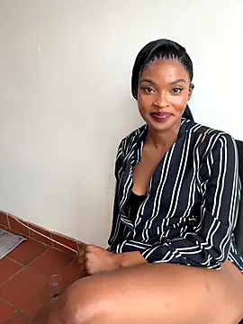 Snapshot of NiaLong21_ chatting on 11-08-25, 03:56 NiaLong21 online show from 11-08-25, 03:56