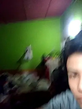 Snapshot of Luiguitw18 chatting on 11-09-25, 06:28 Luiguitw18 online show from 11-09-25, 06:28