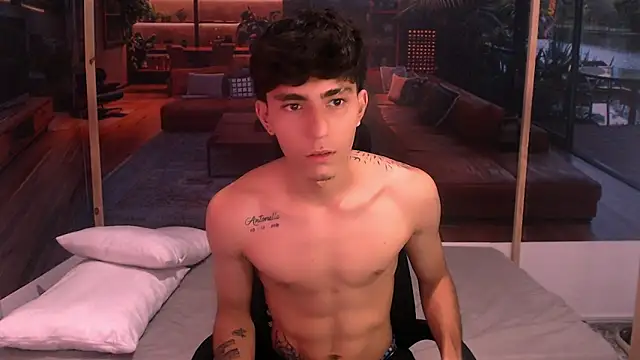 Snapshot of Bryant_Connor chatting on 11-08-25, 03:18 Bryant Connor online show from 11-08-25, 03:18