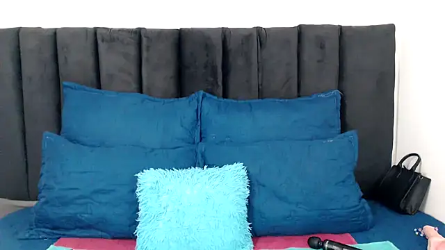 Miss-Berries online show from 04-12-26, 10:04