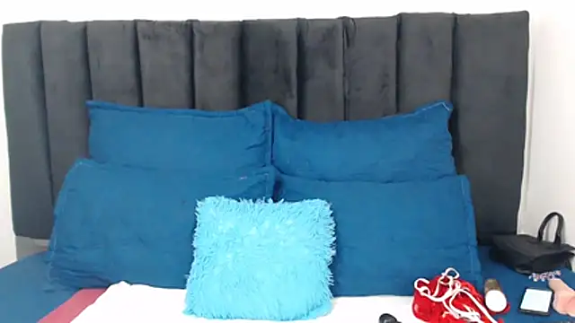 Miss-Berries online show from 04-13-26, 04:56