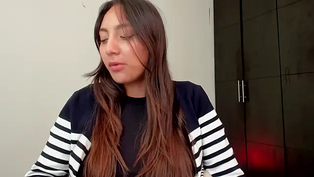 Snapshot of LilyGarcia chatting on 05-31-26, 06:42 LilyGarcia online show from 05-31-26, 06:42