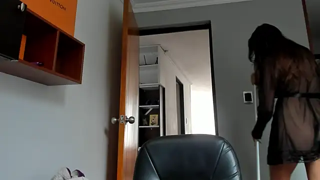 Snapshot of LilyGarcia chatting on 06-09-26, 05:13 LilyGarcia online show from 06-09-26, 05:13