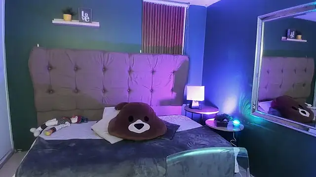 Snapshot of Roseliin chatting on 12-01-25, 11:15 Roseliin online show from 12-01-25, 11:15