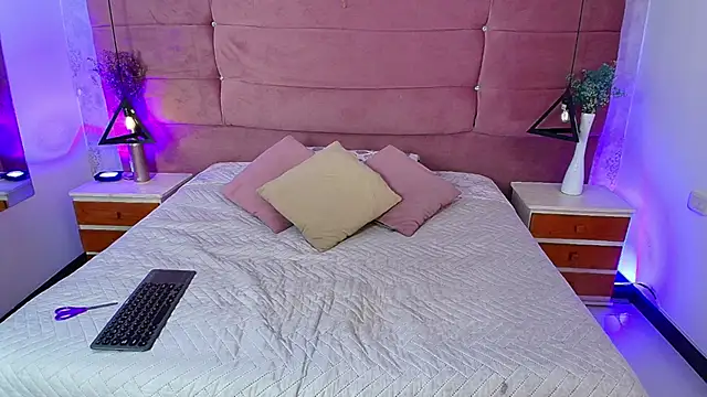 EmylyTaylor FG online show from 11-20-25, 07:46