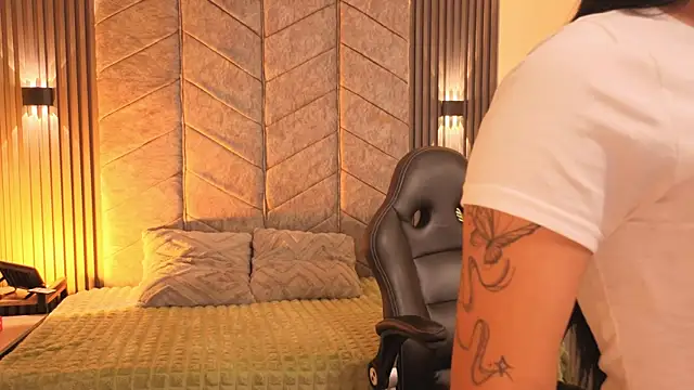 AuroraLanee  online show from 11-11-25, 07:14