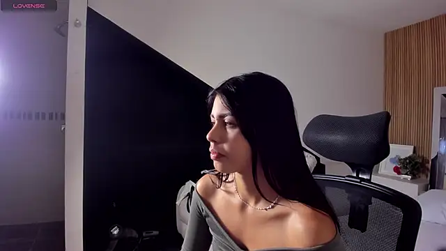 ZarinaWynne online show from 04-06-26, 01:45