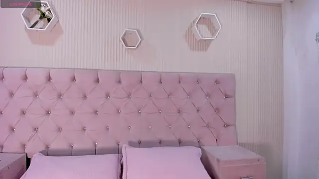 ZarinaWynne online show from 06-25-26, 02:32