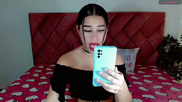 Snapshot of celyne2006 chatting on 11-10-25, 07:46 celyne2006 online show from 11-10-25, 07:46