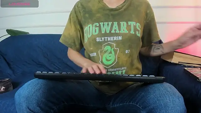 AliceMadnes online show from 04-23-26, 01:57