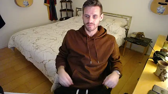 Snapshot of skatejocke chatting on 11-14-25, 02:27 skatejocke online show from 11-14-25, 02:27