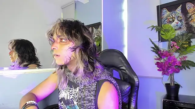 luxiel  online show from 11-24-25, 09:03