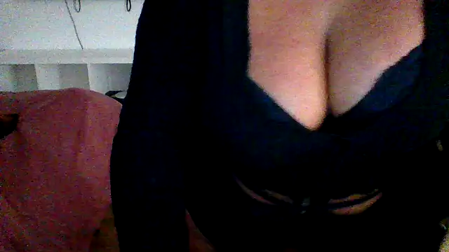 Snapshot of cleo094 chatting on 11-23-25, 03:39 cleo094 online show from 11-23-25, 03:39