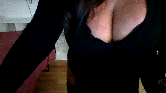 Snapshot of cleo094 chatting on 11-24-25, 12:54 cleo094 online show from 11-24-25, 12:54