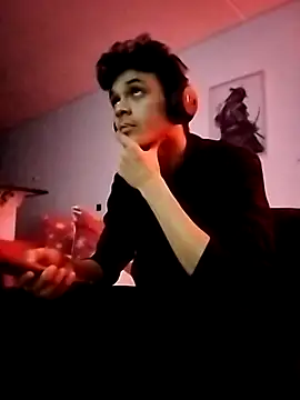 Snapshot of Karmicpleasures_ chatting on 11-17-25, 04:35 Karmicpleasures online show from 11-17-25, 04:35