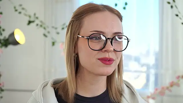 Snapshot of MyrtaAmsili chatting on 11-17-25, 05:35 MyrtaAmsili online show from 11-17-25, 05:35