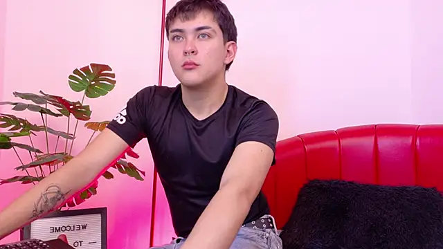 Valentin X online show from 11-16-25, 03:45