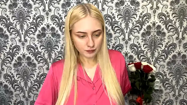 PhebeHals online show from 11-18-25, 01:04