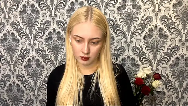 PhebeHals online show from 11-19-25, 01:22