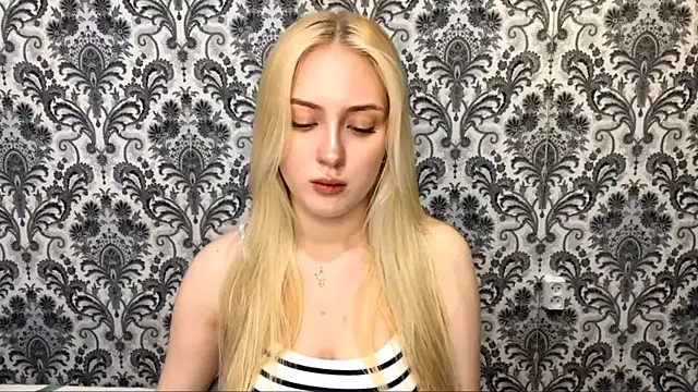 PhebeHals online show from 11-23-25, 02:39