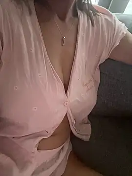 Snapshot of guneskuyucom chatting on 11-09-25, 11:41 guneskuyucom online show from 11-09-25, 11:41