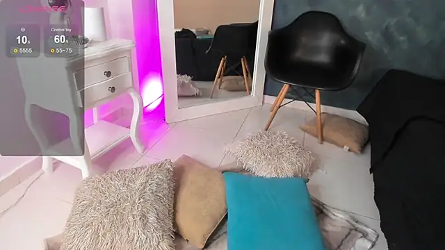 BellaRooux online show from 12-18-25, 12:33