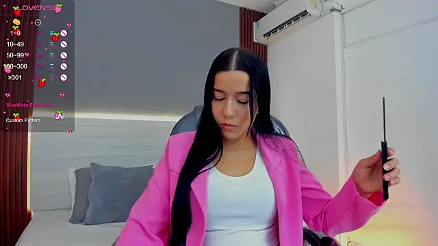 Snapshot of Amy_Leah chatting on 12-02-25, 08:04 Amy Leah online show from 12-02-25, 08:04