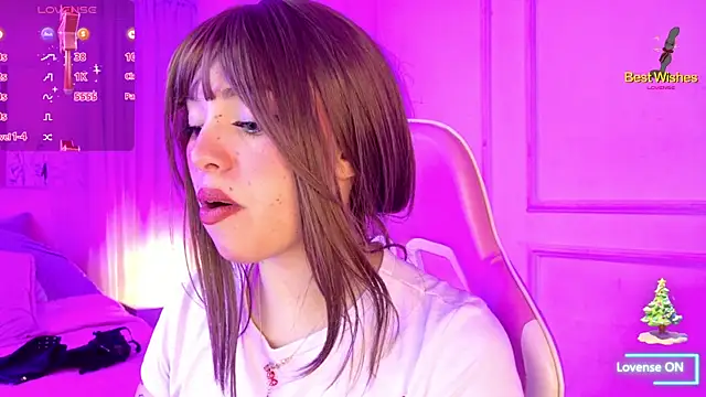 Lynaa love online show from 12-17-25, 01:06