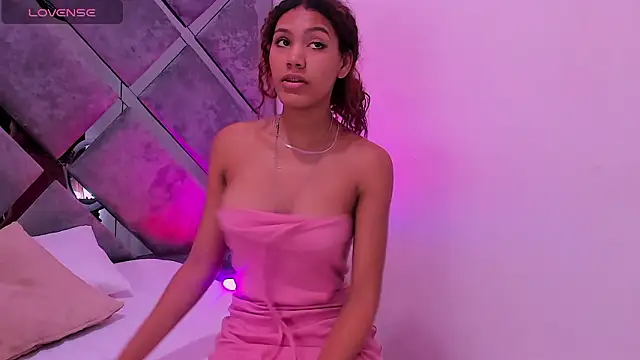 luciagray1 online show from 03-08-26, 09:40