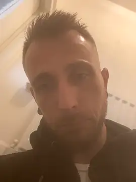 Snapshot of Tom32NB chatting on 11-09-25, 01:53 Tom32NB online show from 11-09-25, 01:53