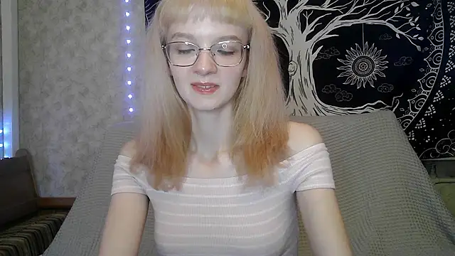 Snapshot of LixLee chatting on 11-27-25, 10:45 LixLee online show from 11-27-25, 10:45