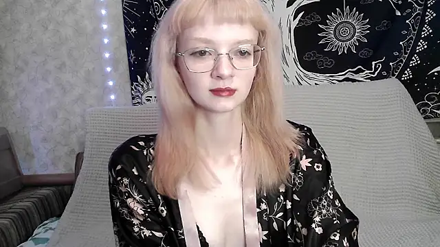 Snapshot of LixLee chatting on 11-29-25, 12:02 LixLee online show from 11-29-25, 12:02