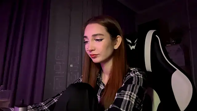 HollyPaw online show from 11-30-25, 06:56