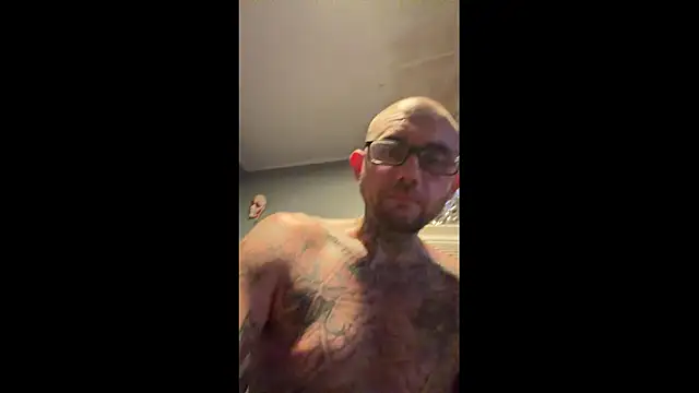 Snapshot of trickydickydaddy chatting on 05-19-26, 03:35 trickydickydaddy online show from 05-19-26, 03:35