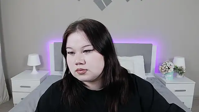 Snapshot of EvaNova_ chatting on 11-10-25, 08:57 EvaNova online show from 11-10-25, 08:57