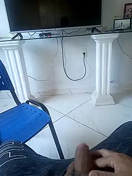 Snapshot of Lupercinio chatting on 11-17-25, 06:35 Lupercinio online show from 11-17-25, 06:35