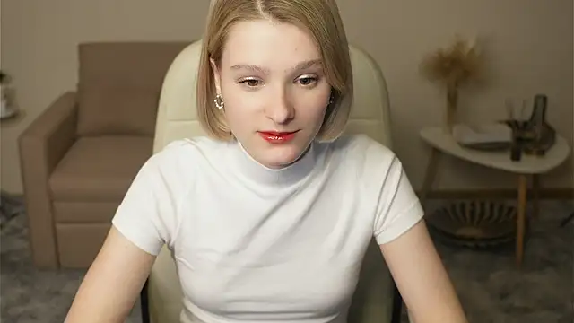 Snapshot of EvitaMull chatting on 11-10-25, 02:49 EvitaMull online show from 11-10-25, 02:49